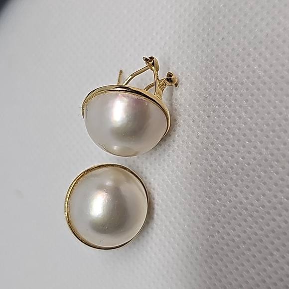 14k mabe pearl earrings, 6 grams, pearl size 14.52mm. - Picture 5 of 7